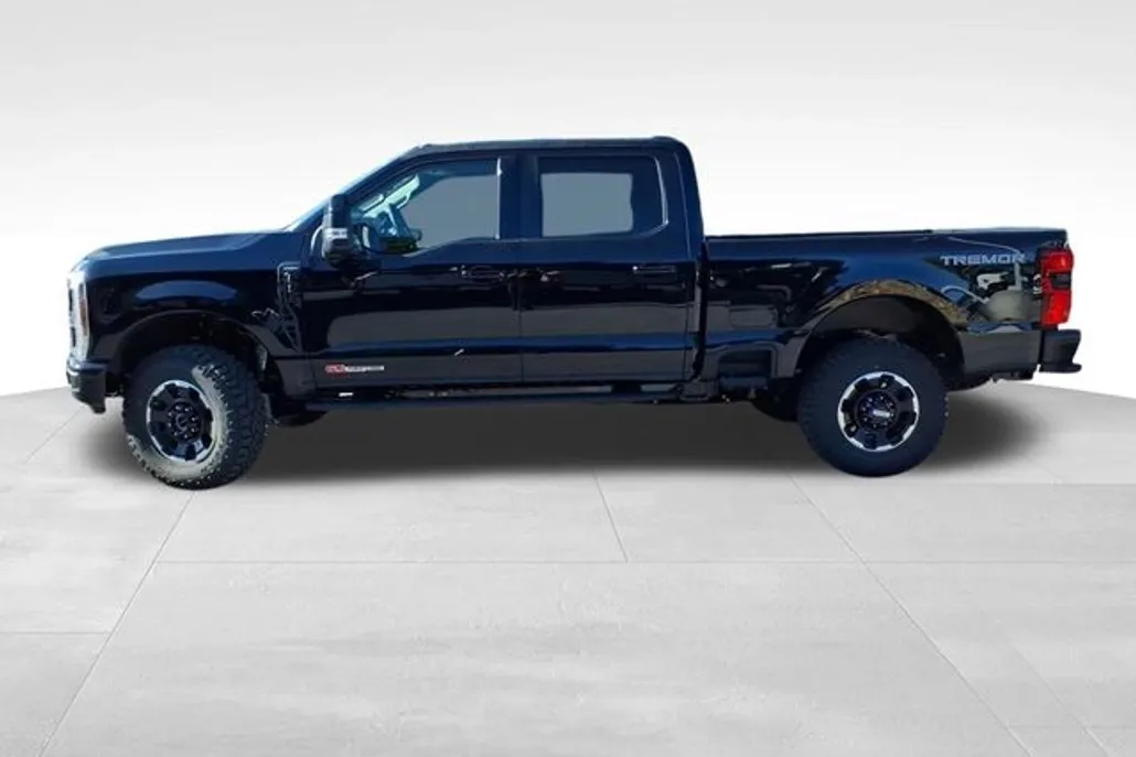 2026 Ford F-250 Lariat photo 1