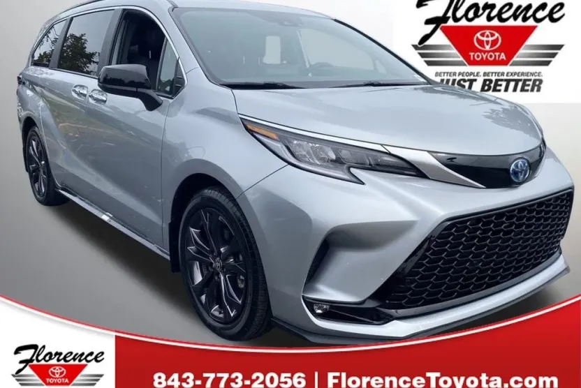 2024 Toyota Sienna XSE photo 1