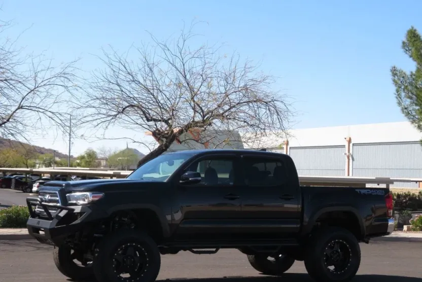 2017 Toyota Tacoma TRD Sport 4x4 Double Cab photo 1
