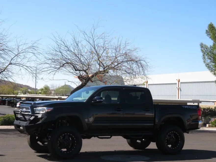 2017 Toyota Tacoma TRD Sport 4x4 Double Cab photo 1