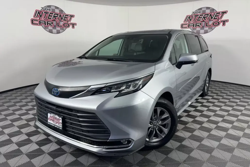 2021 Toyota Sienna XLE photo 1
