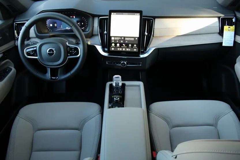2026 Volvo XC90 Plus photo 1