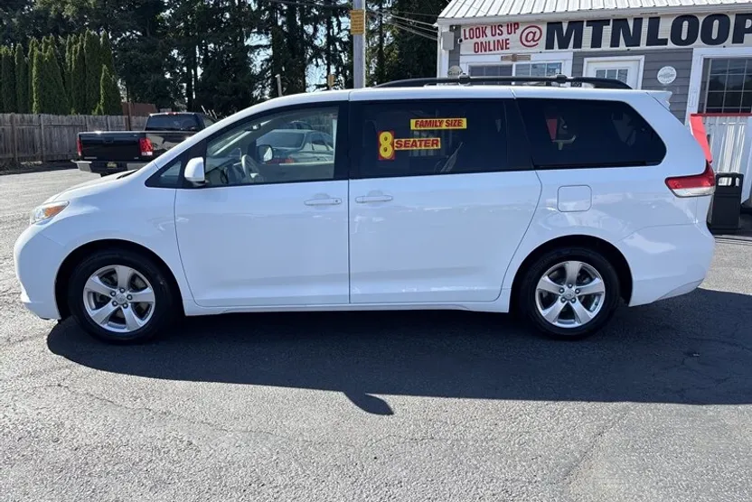 2013 Toyota Sienna photo 1