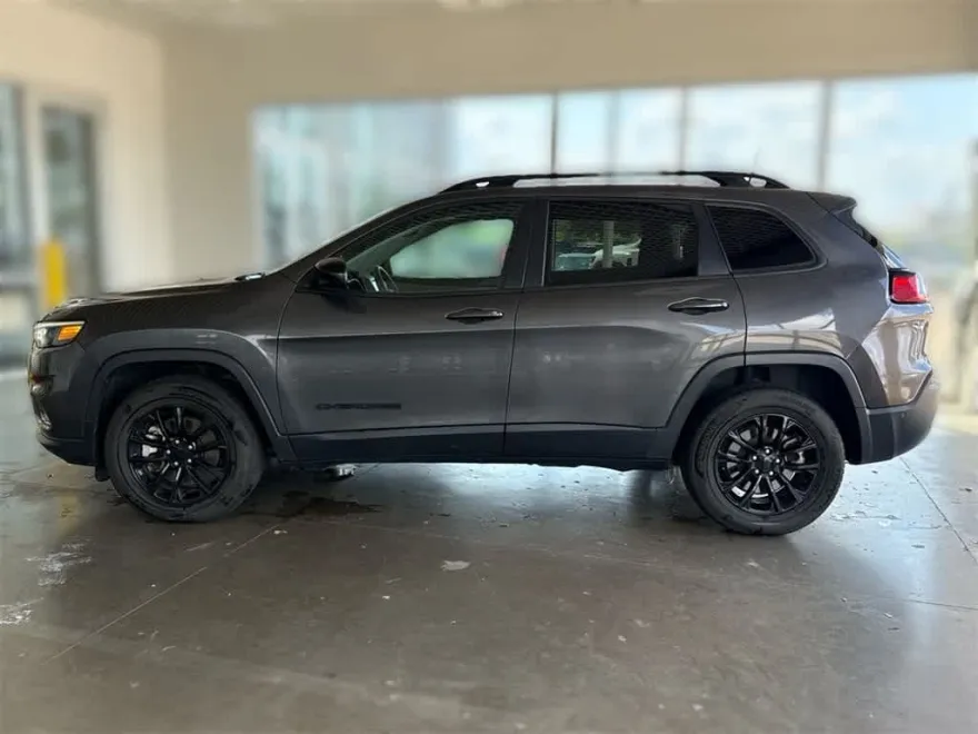 2023 Jeep Cherokee Altitude Lux photo 1
