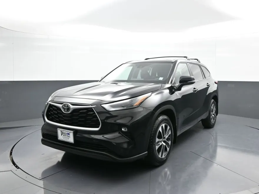 2023 Toyota Highlander XLE photo 1