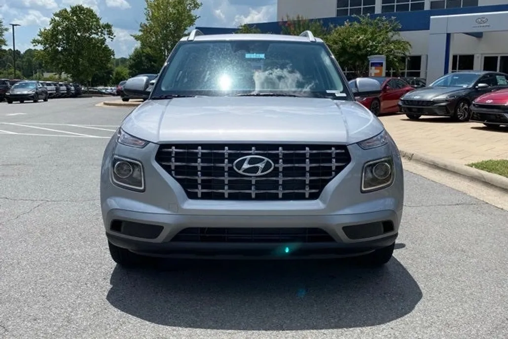 2025 Hyundai Venue SEL photo 1
