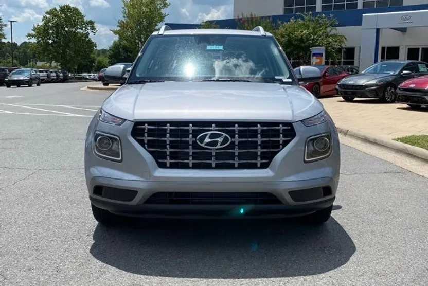 2025 Hyundai Venue SEL photo 1
