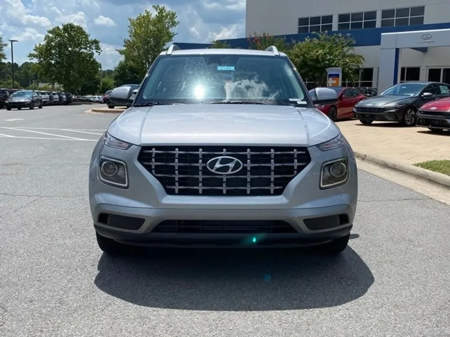 2025 Hyundai Venue SEL photo 1