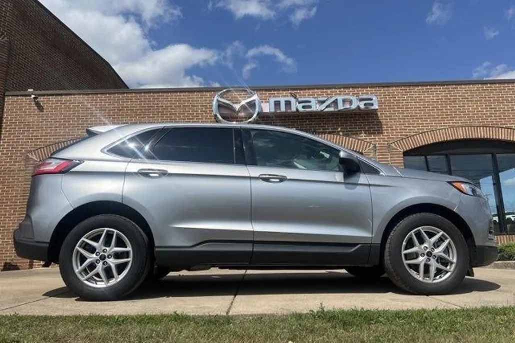 2024 Ford Edge SEL photo 1