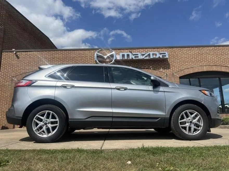2024 Ford Edge SEL photo 1