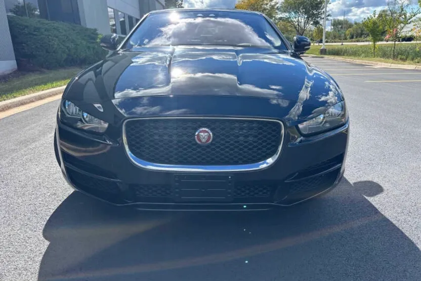 2019 Jaguar XE photo 1
