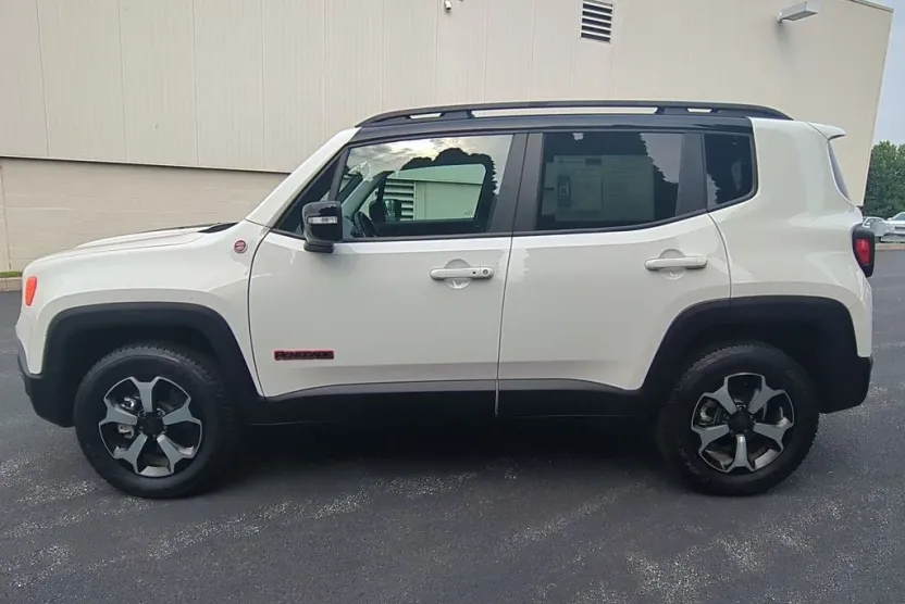 2022 Jeep Renegade Trailhawk photo 1