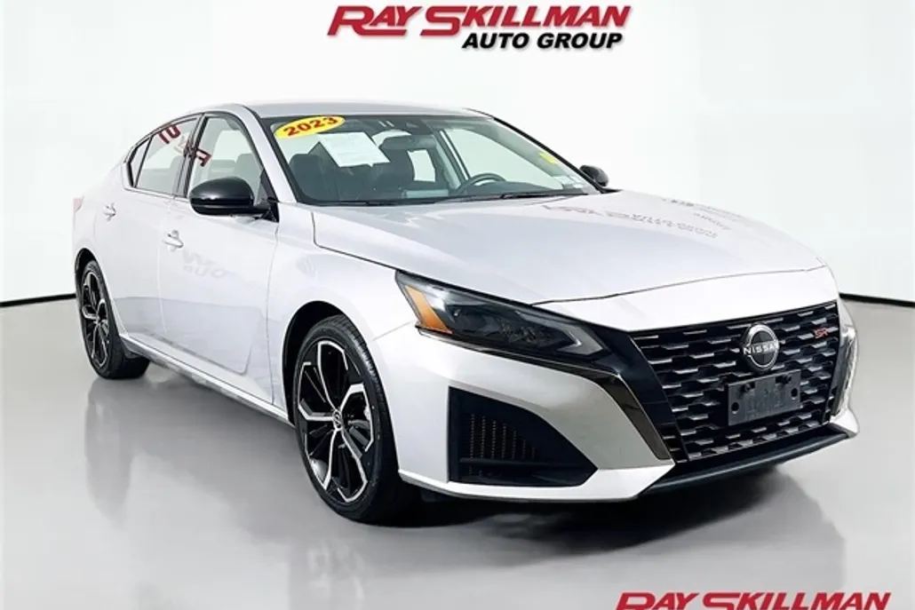 2023 Nissan Altima 2.5 SR photo 1