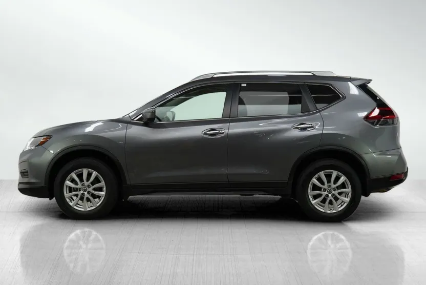 2018 Nissan Rogue SV photo 1