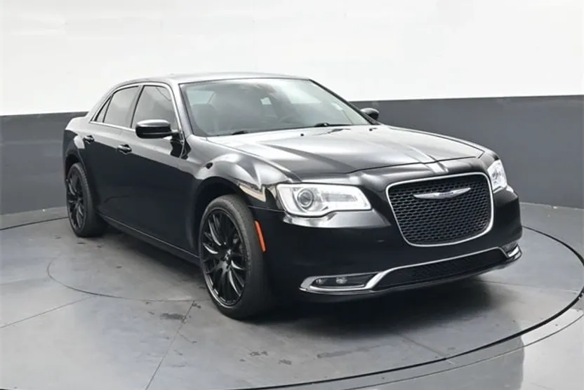 2016 Chrysler 300 Limited photo 1