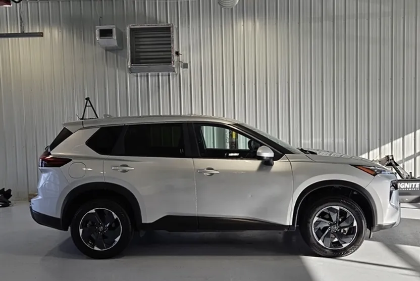 2024 Nissan Rogue SV photo 1