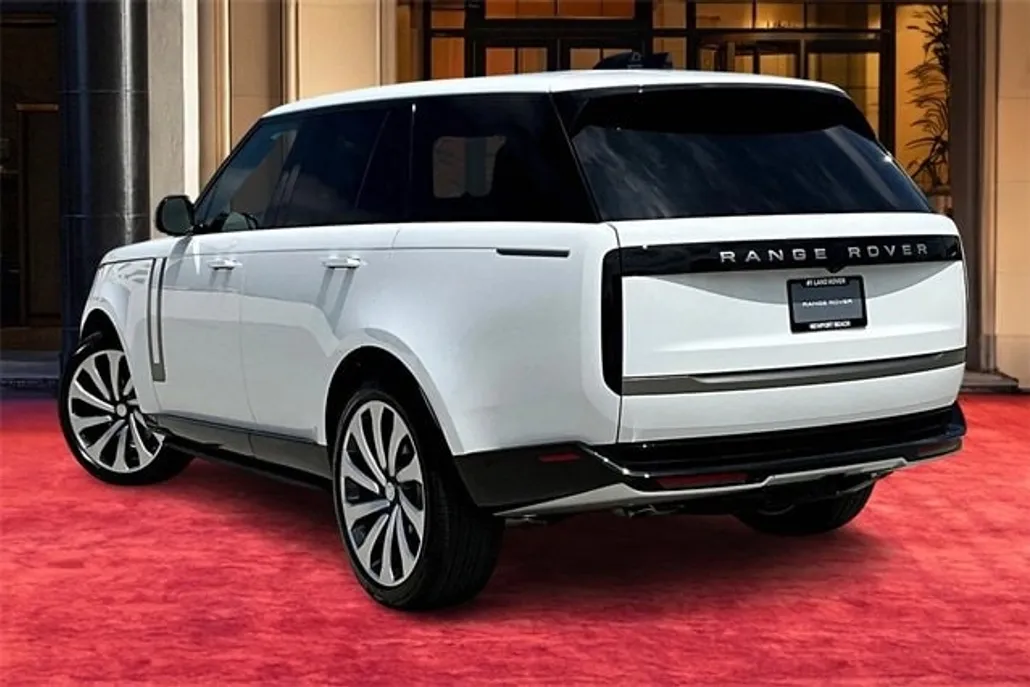 2025 Land Rover Range Rover SE photo 1