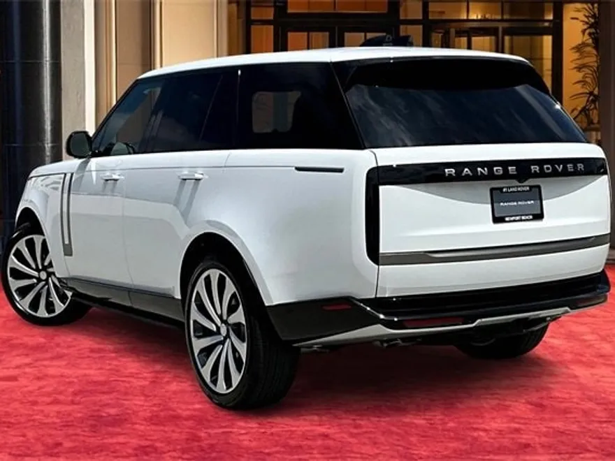 2025 Land Rover Range Rover SE photo 1