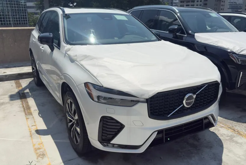 2025 Volvo XC60 B5 Plus photo 1