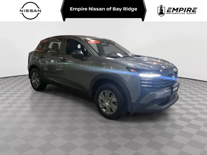 2025 Nissan Kicks S photo 1