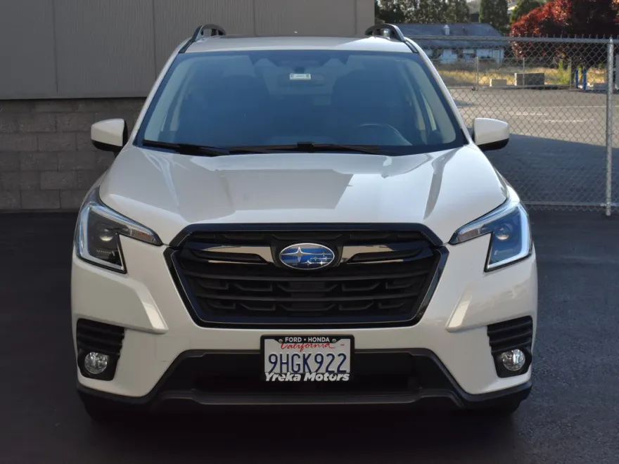 2022 Subaru Forester Premium photo 1