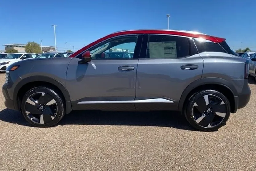 2025 Nissan Kicks SR photo 1