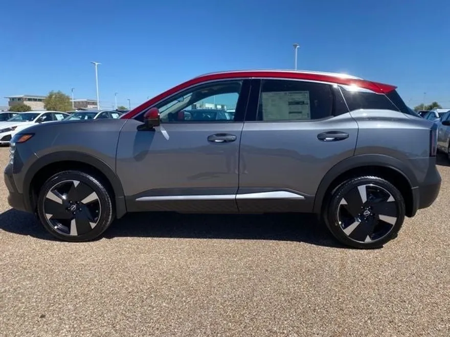 2025 Nissan Kicks SR photo 1