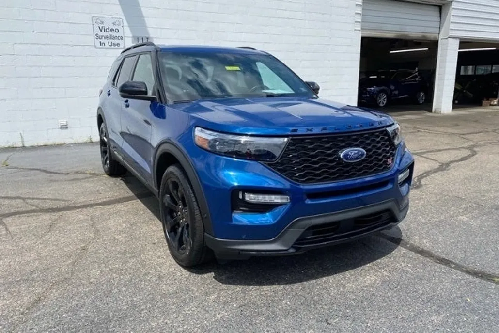 2022 Ford Explorer ST photo 1