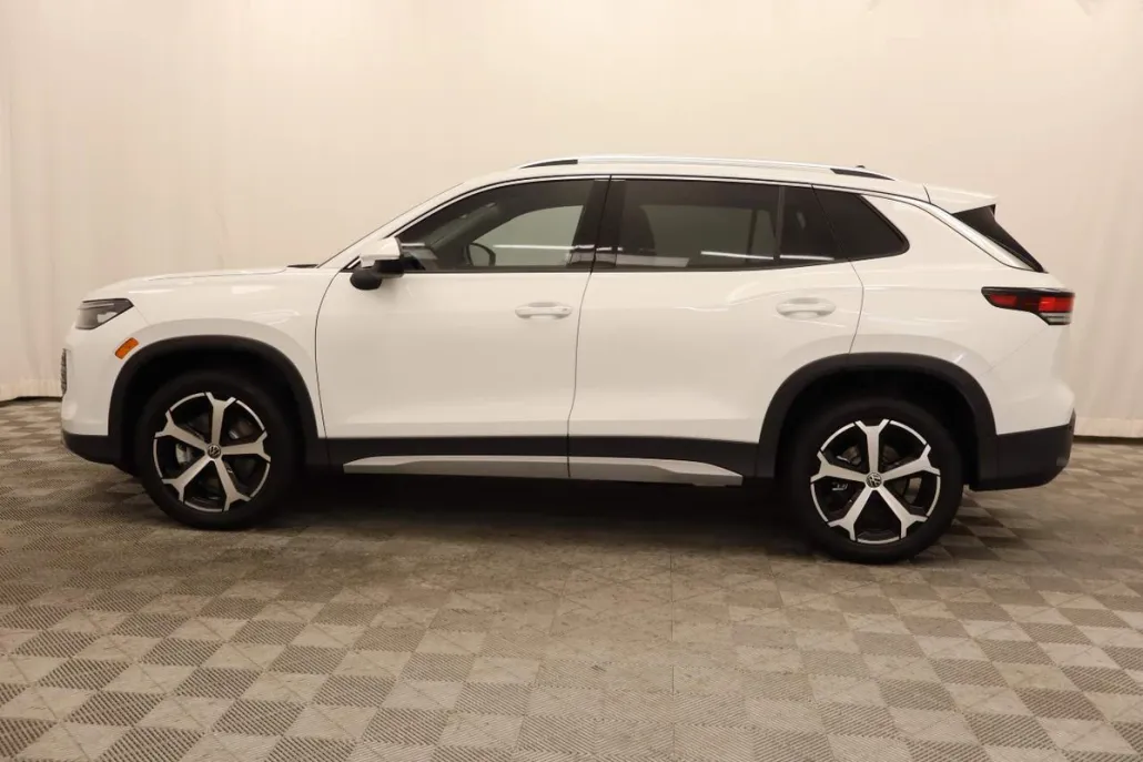 2025 Volkswagen Tiguan SE photo 1