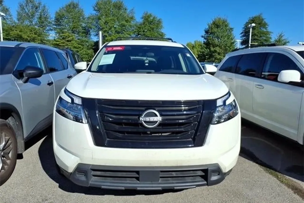 2022 Nissan Pathfinder SV photo 1