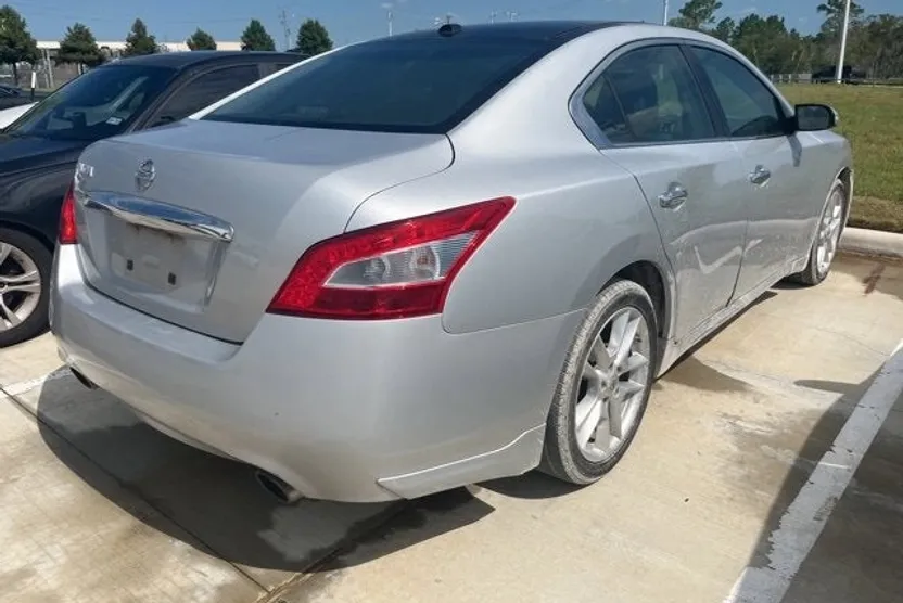 2011 Nissan Maxima SV Premium photo 1
