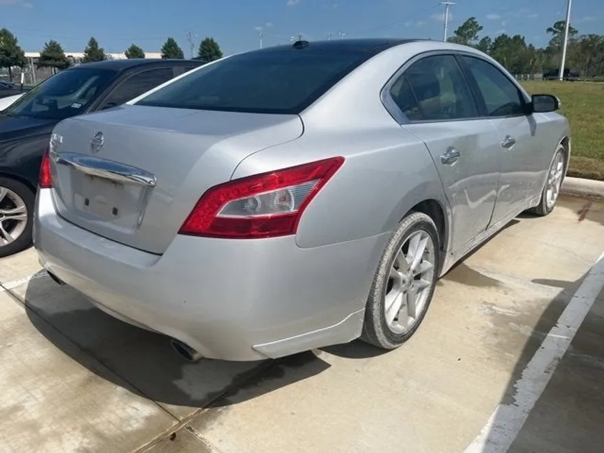 2011 Nissan Maxima SV Premium photo 1