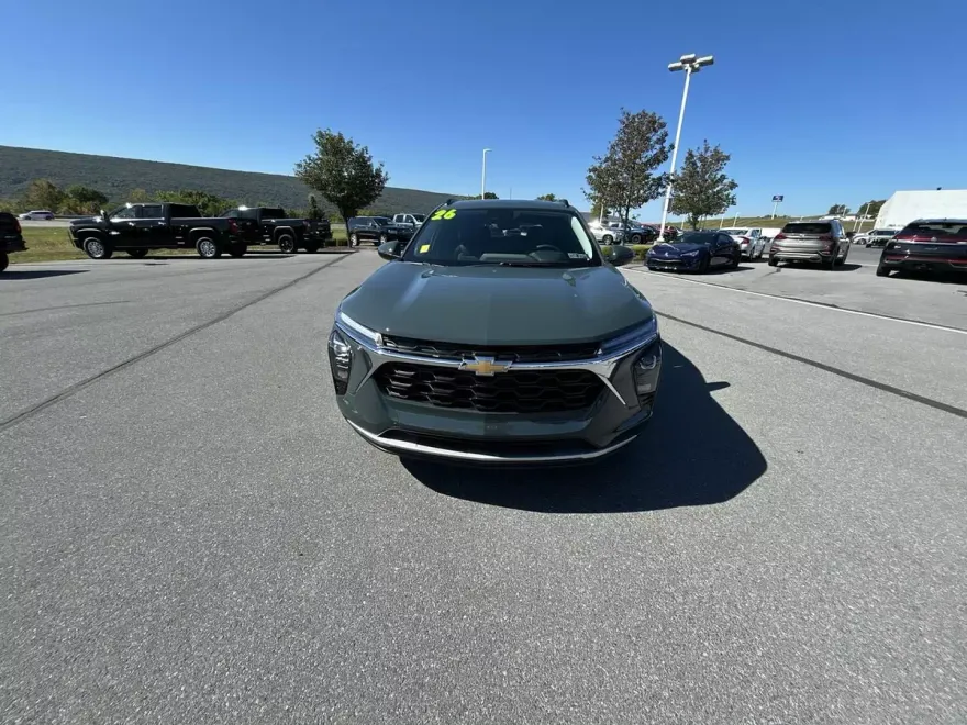 2026 Chevrolet Trax LT photo 1