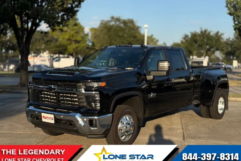 2025 Chevrolet Silverado 3500HD LT photo 1