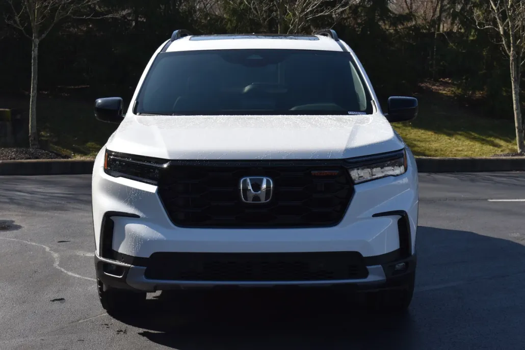 2025 Honda Pilot TrailSport photo 1