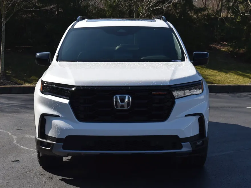 2025 Honda Pilot TrailSport photo 1