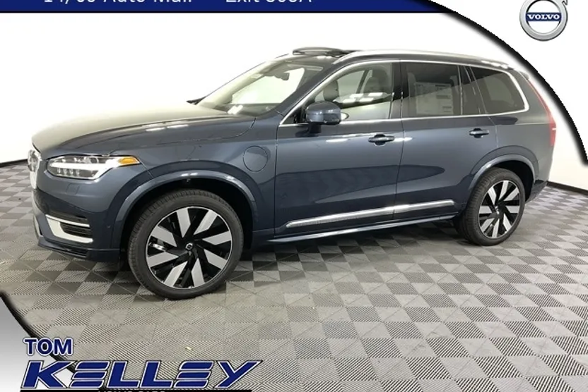 2025 Volvo XC90 T8 Plus photo 1