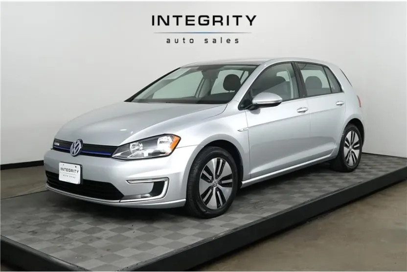 2016 Volkswagen e-Golf SE photo 1