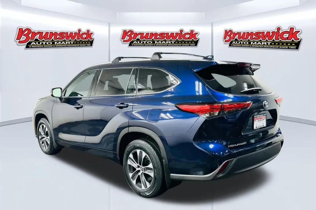 2022 Toyota Highlander XLE photo 1