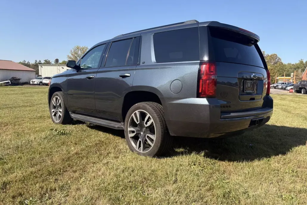 2019 Chevrolet Tahoe LT photo 1