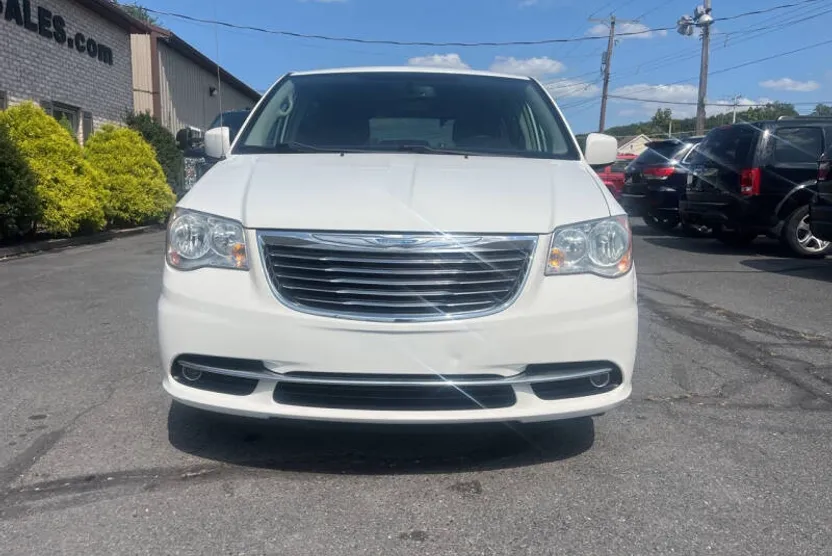 2012 Chrysler Town & Country Touring photo 1
