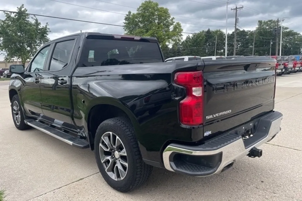 2021 Chevrolet Silverado 1500 LT photo 1