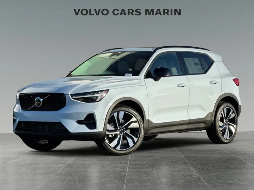 2026 Volvo XC40 AWD photo 1