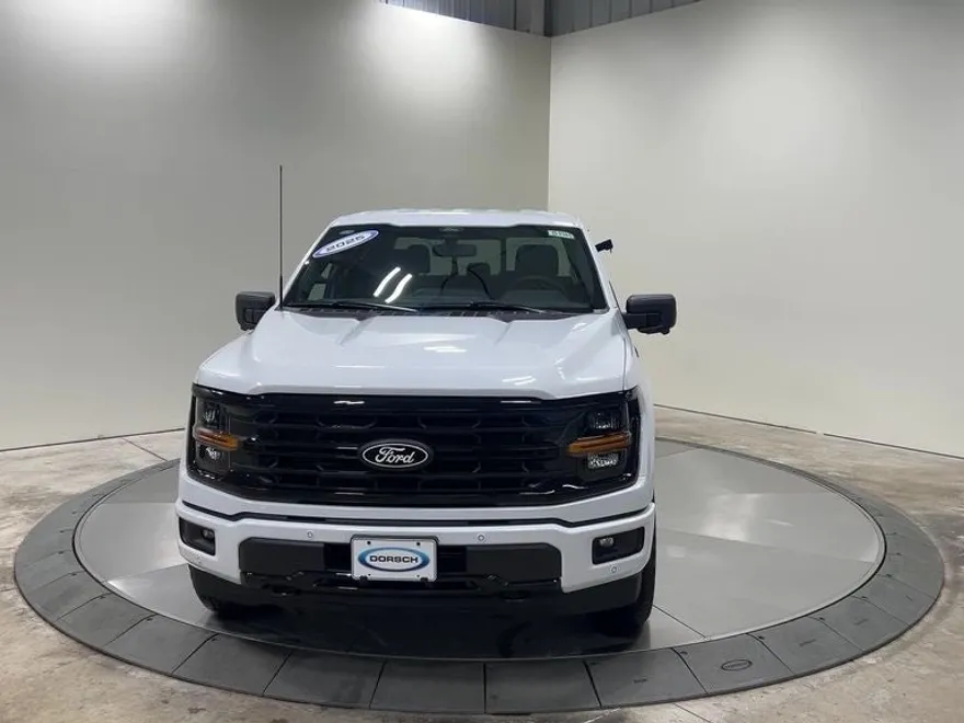 2025 Ford F-150 XLT photo 8