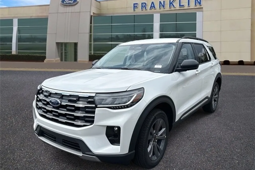 2025 Ford Explorer photo 1