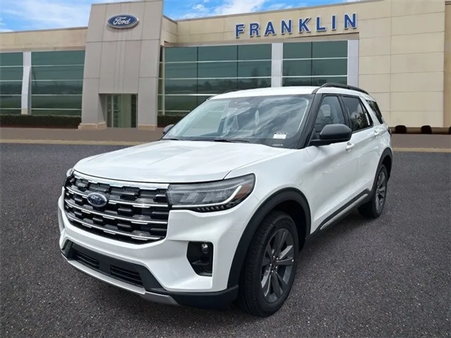 2025 Ford Explorer photo 1