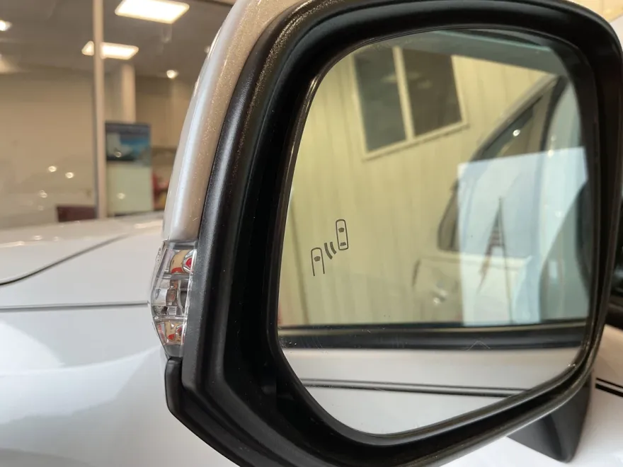 2023 Toyota RAV4 Hybrid SE photo 1