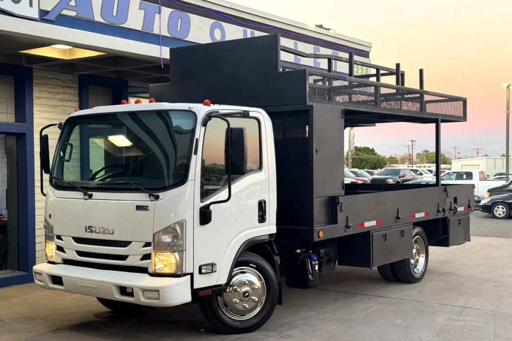 2019 Isuzu NPR photo 1