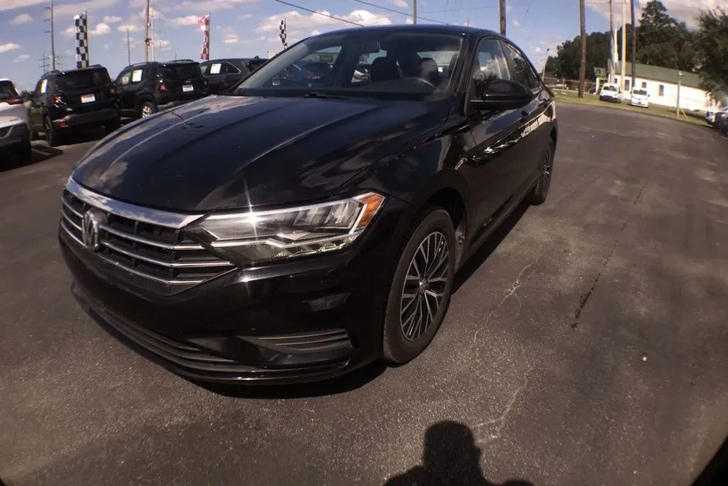 2021 Volkswagen Jetta SE R-Line photo 1