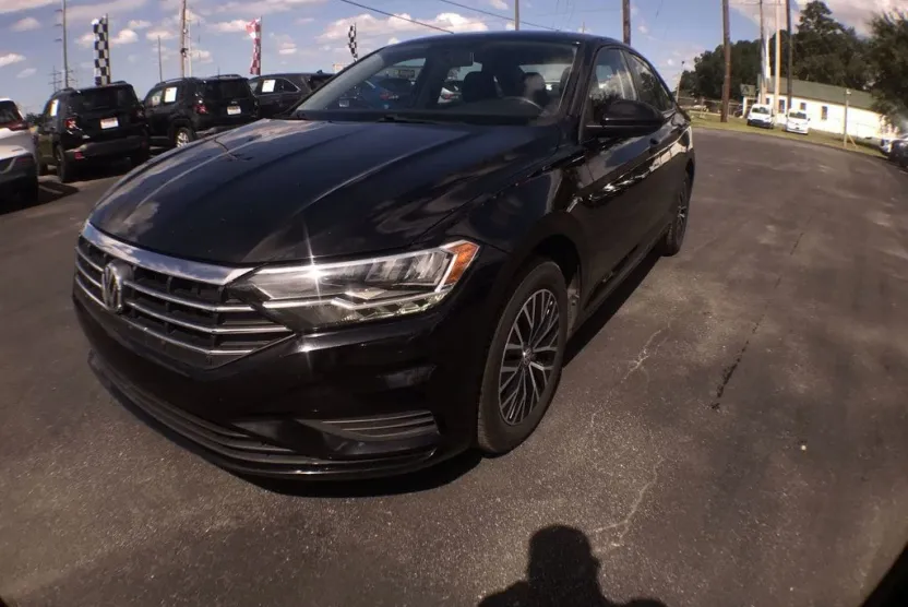 2021 Volkswagen Jetta SE R-Line photo 1